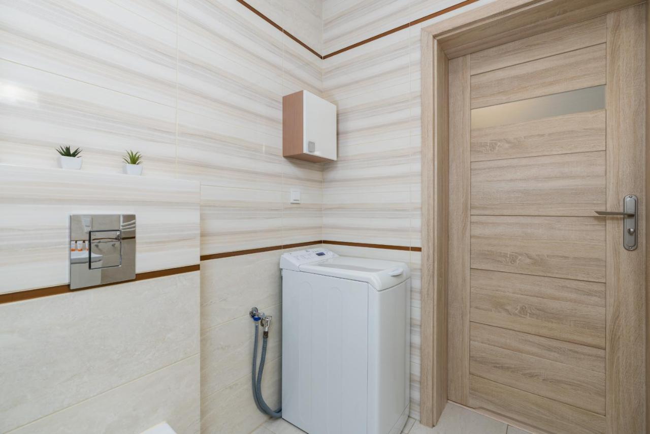 Czarnieckiego Apartment With Balcony Poznan By Noclegi Renters Exteriér fotografie